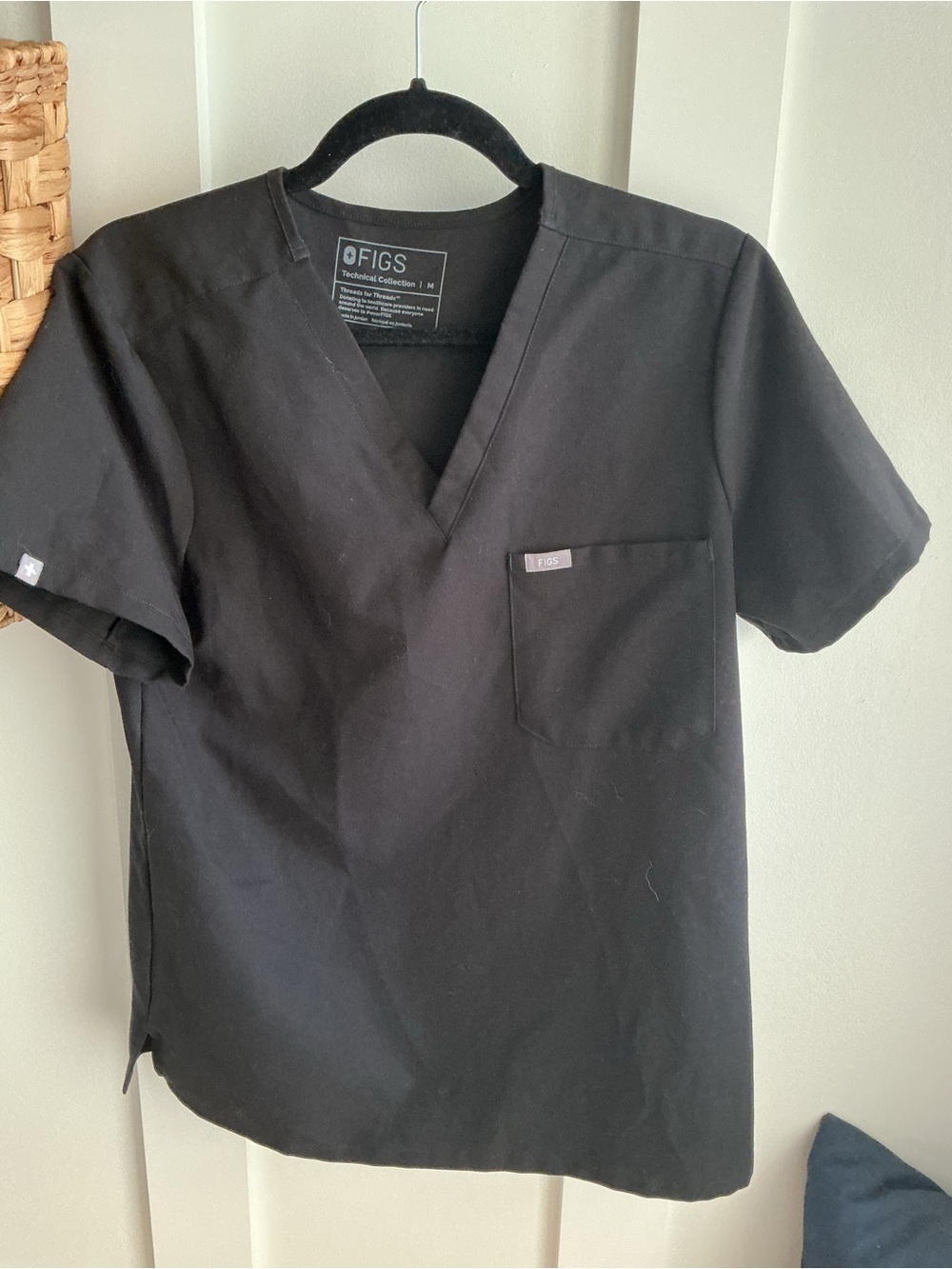 Figs Women's Black V-Neck Short Sleeve Scrub Top